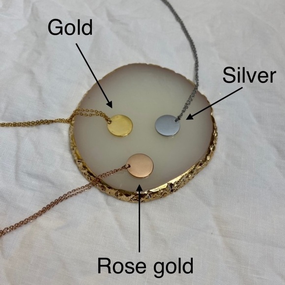 Dainty engraved FLOWER Pendant | SILVER Stainless Steel Necklace‎ - Picture 7 of 11